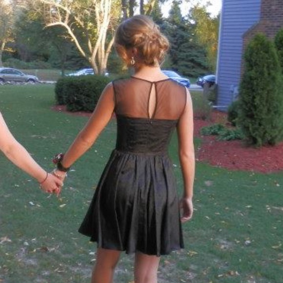 Guess mesh formal dress - Picture 2 of 8